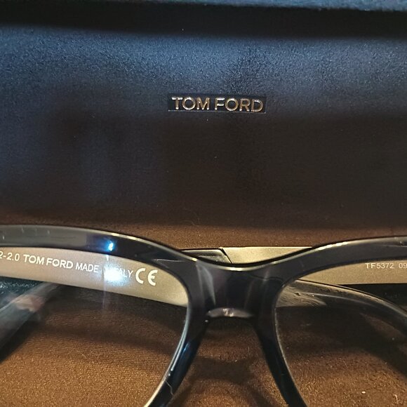 Tom Ford Reading Glasses - Picture 6 of 8
